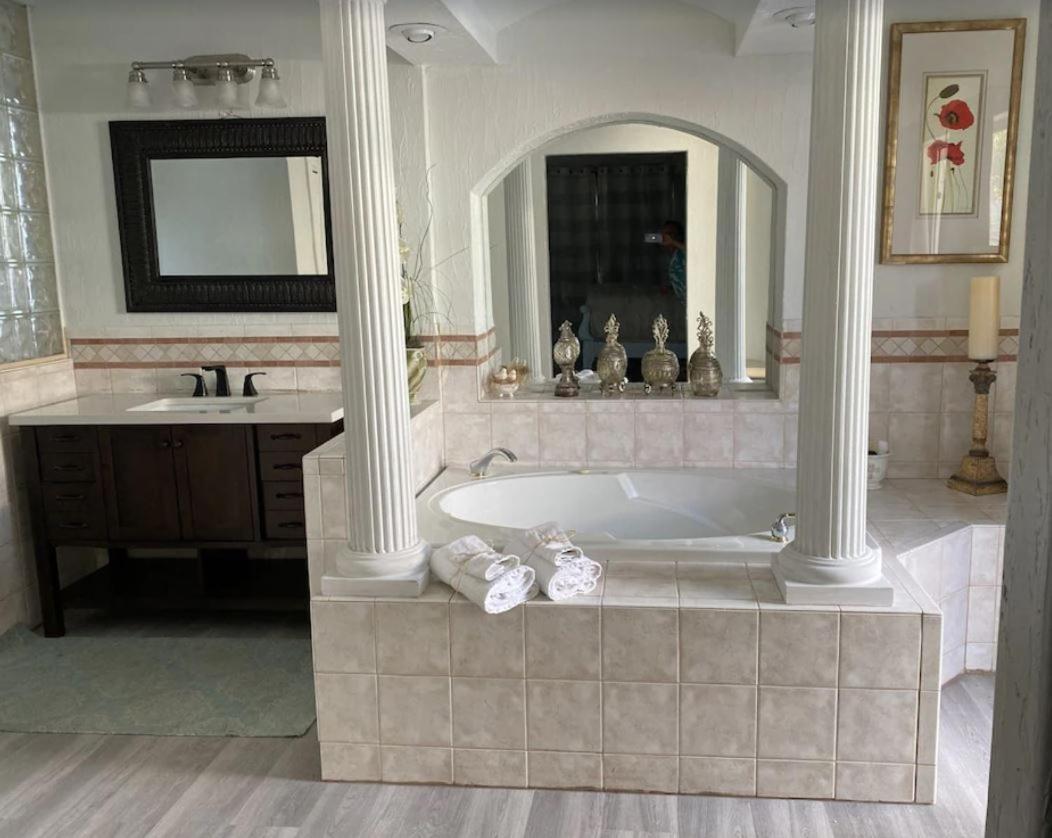 Pool/Waterfront Home 5 Min Walk To Siesta Key Village And Beach Luaran gambar